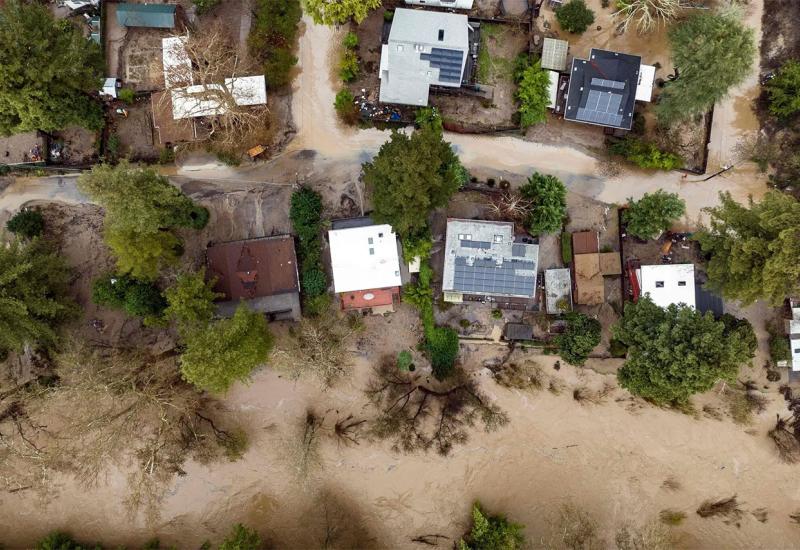 Oluja prošli tjedan već je prekinula opskrbu strujom za tisuće stanovnika - 34.000 ljudi treba napusti domove: Oluje u Kaliforniji usmrtile 17, nestalo dijete 