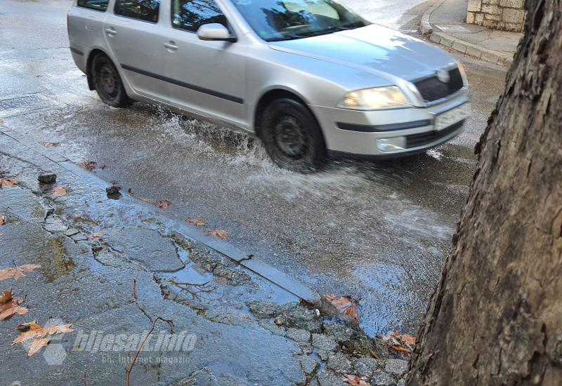 Opet pliva ulica Petra Krešimira IV u Mostaru - Fekalije opet plivaju: Ulica za koju nitko ne mari 