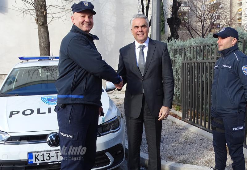 Podjela 23 nova policijska vozila - Policija obnovila vozni park: Podijeljena 23 nova policijska vozila