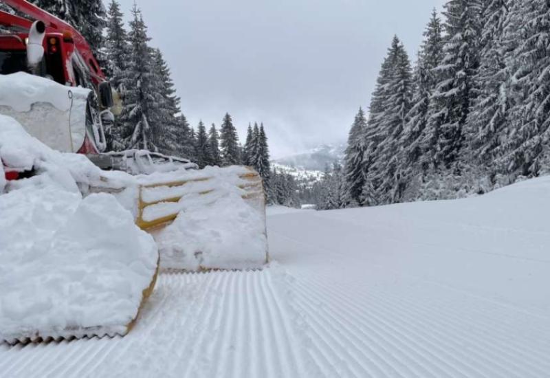 Na Vlašiću napadalo 15-ak cm snijega, s radom počinju ski liftovi