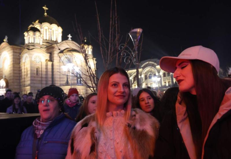 Doček Nove godine u Banja Luci - Tisuće građana zajedno dočekale Novu godinu 