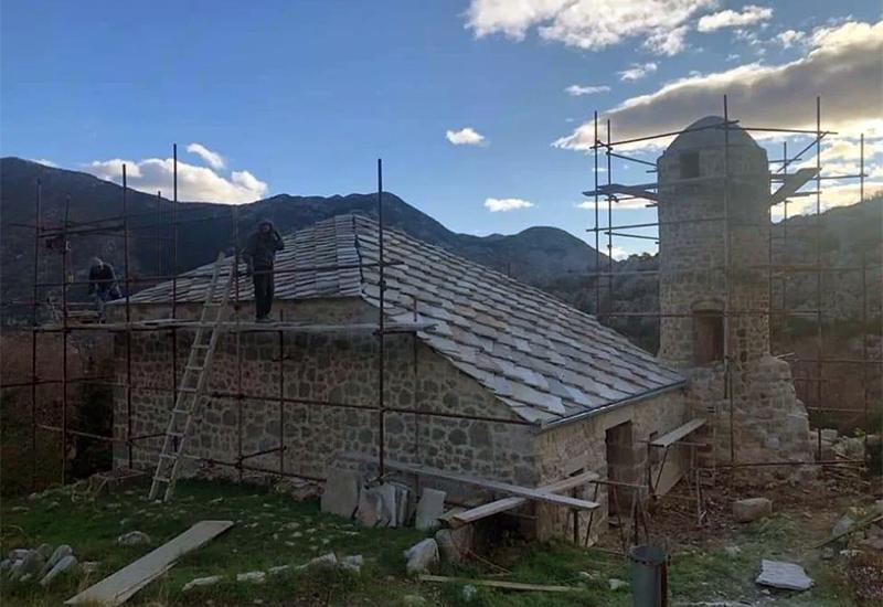 Nakon 80 godina postavljen krov na džamiju Muje Kotezlije u Kotezima kod Ljubinja 