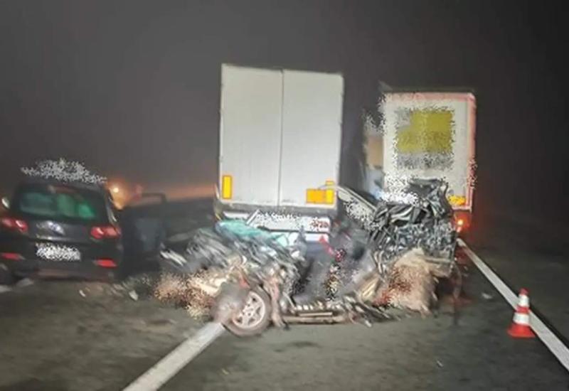 22 vozila sudjelovala u 9 prometnih nesreća: Smrtno stradao muškarac iz BiH 