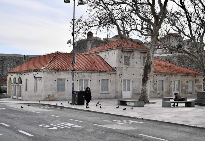 Zgrada u kojoj je sada smještena Turistički informativni centar odlukom suda u Splitu vraćena je vlasnicima iz Trebinja - Dubrovnik: Milijunski vrijedna zgrada vraćena Trebinjcima! 