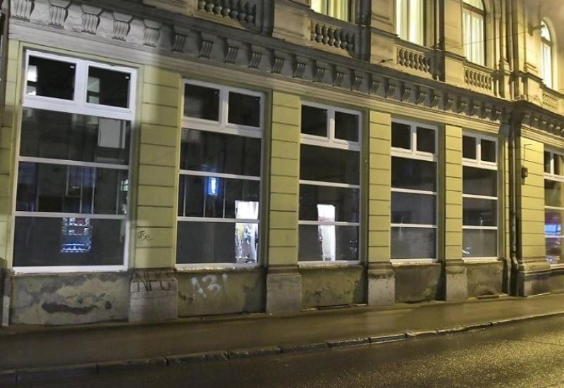 Na povijesnu zgradu u Sarajevu postavljeni PVC prozori