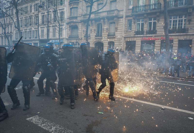 Osam vodećih sindikata u zemlji pozvalo je Francuze da ponovo izađu na ulice 31. siječnja. - Više od milijun ljudi na prosvjedima protiv umirovljene reforme u Francuskoj
