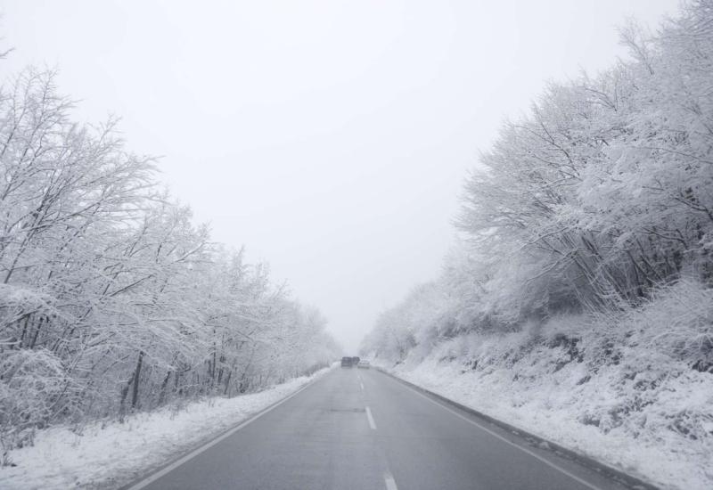 Snijeg na kolnicima: Zbog radova na cesti Jablanica-Mostar prometuje se naizmjenično