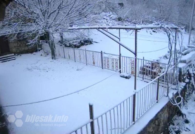 Snijeg u okolici Mostara - Snijeg stigao u veći dio BiH i obustavio promet na više prometnica