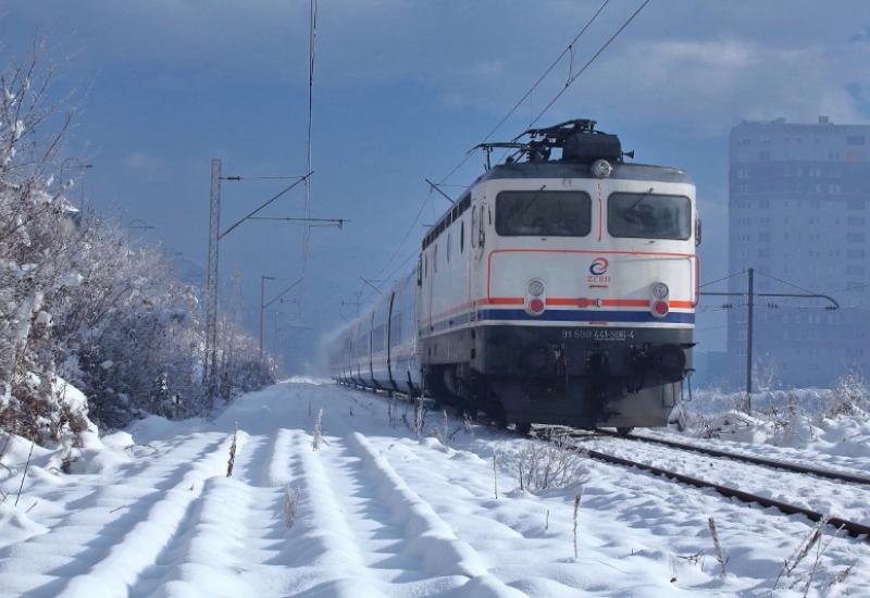 Snijeg napravio kaos i Željeznicama FBiH: Putnici čekali tri sata
