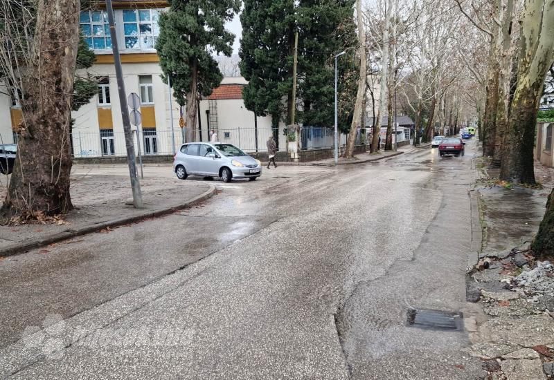 Ulica kralja Petra Krešimira IV u Mostaru: Nove padaline, stari problemi