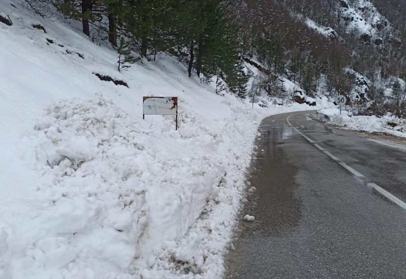 Snijeg u istočnoj Hercegovini - Snijeg stvara probleme službama u istočnoj Hercegovini