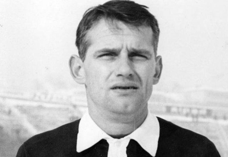 Asim Ferhatović Hase Asim Ferhatović Hase (Sarajevo, 24. siječnja 1933. – Sarajevo, 23. siječnja 1987.) - Prije 90 godina rođen je legendarni nogometaš Asim Ferhatović
