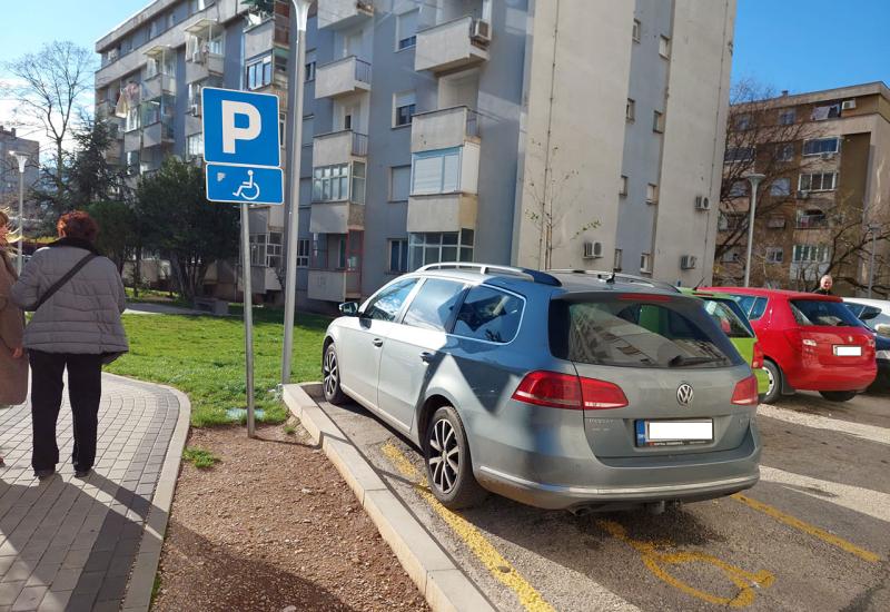 Invalidska parking mjesta u Mostaru - Vjerujete li svojim očima ili Barbariću?