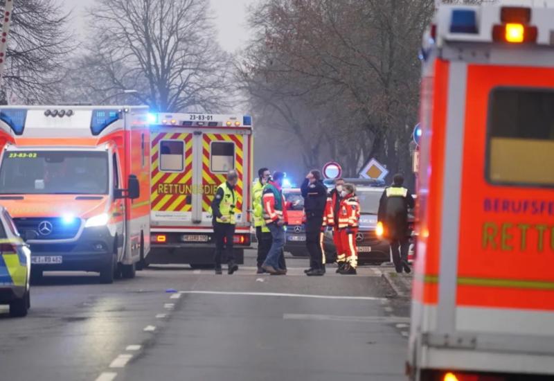 Drama u Njemačkoj: Muškarac nožem napao putnike u vlaku 
