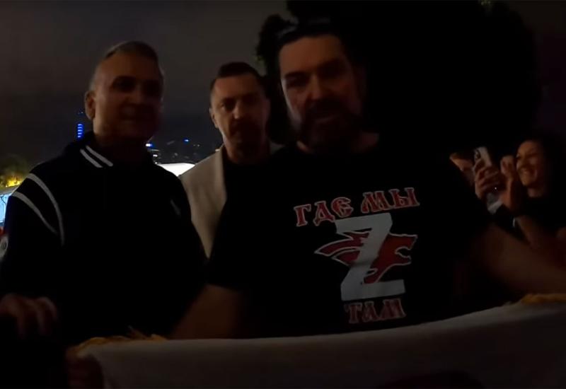 VIDEO: Đokovićev otac pozirao pored "zabranjene" zastave: Navijači privedeni