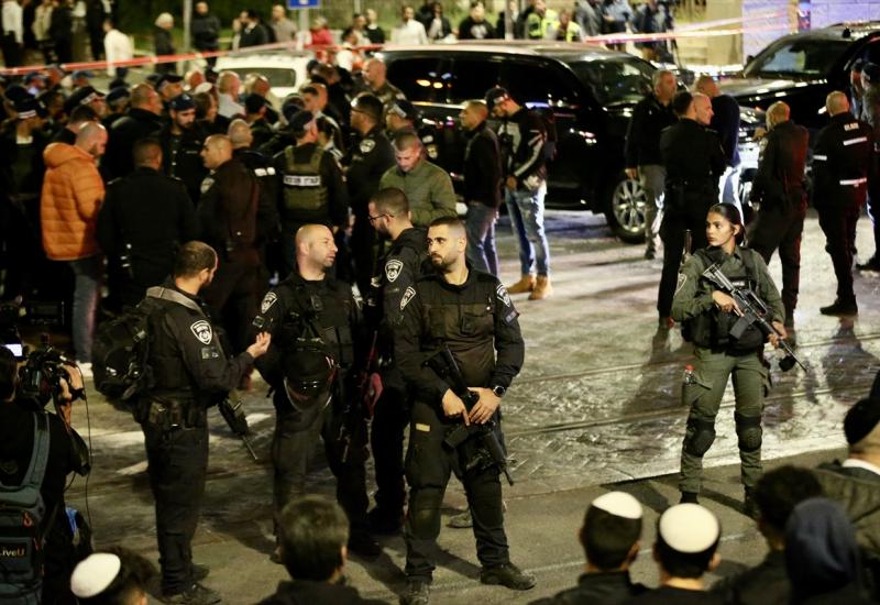 U napadu na sinagogu u Izraelu poginulo sedam osoba
