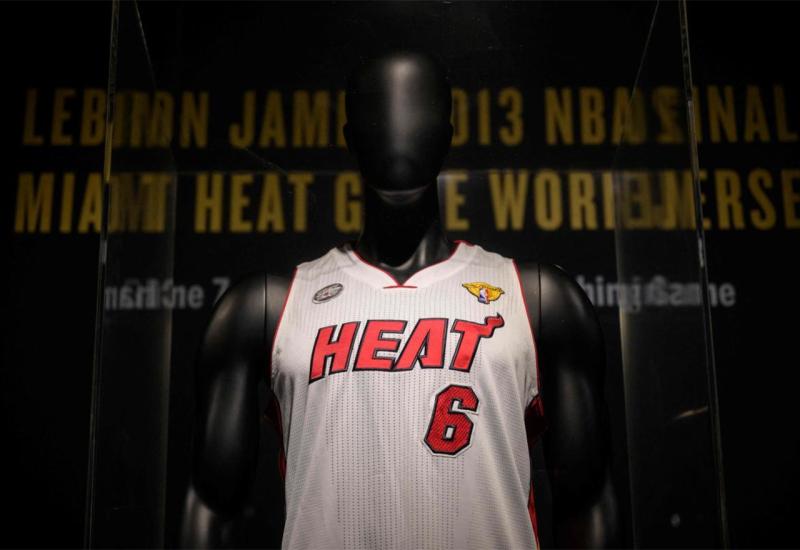 Dres LeBrona Jamesa iz NBA finala 2013. prodan za 3,68 milijuna dolara