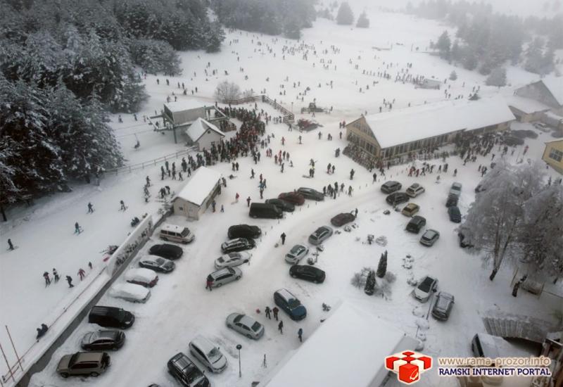 Na Kupresu duplo jeftinije nego u Austriji: Dalmatinci okupirali skijaške staze