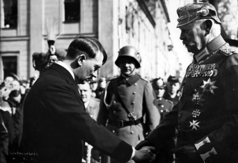 Adolf Hitler i Paul von Hindenburg - Prije 90 godina Adolf Hitler imenovan je za njemačkog kancelara