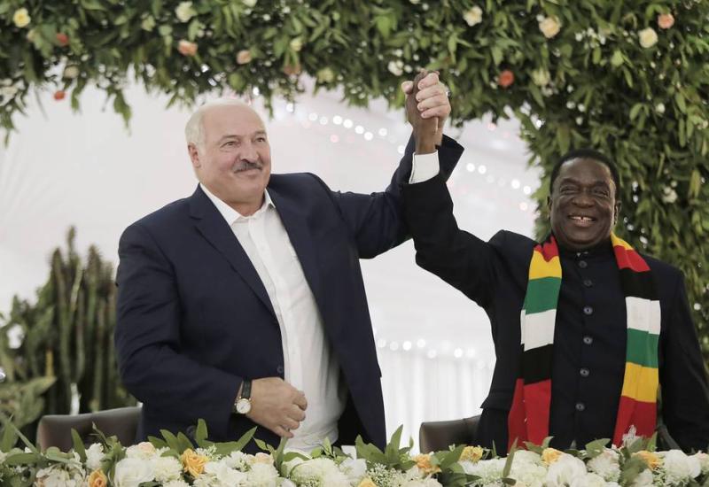Lukašenko u Zimbabveu: Predsjedniku poklonio traktor, on njemu lava, pa pričao o pomoći ruskoj braći