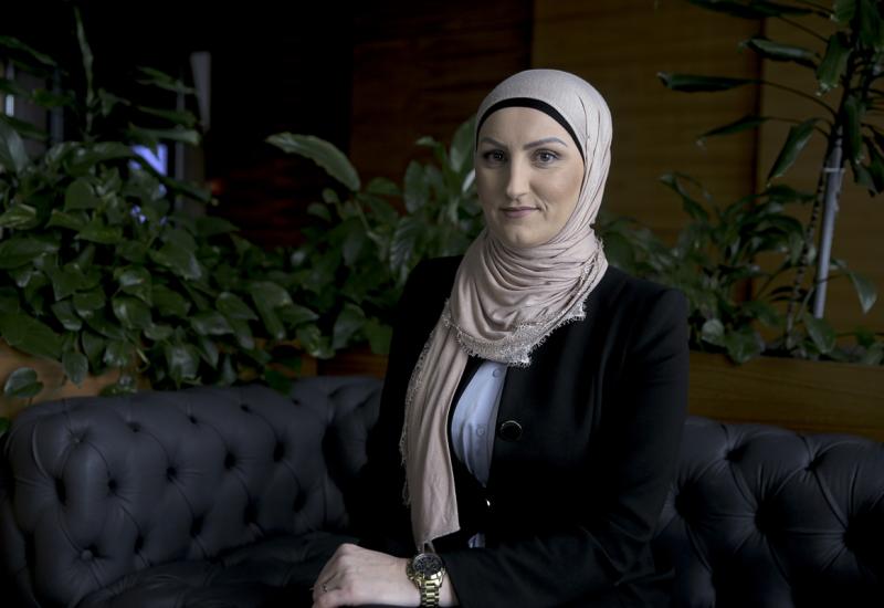 Dan hidžaba - Bh. novinarke povodom Dana hidžaba: Marama nije vjerski simbol nego propis i odgovornost