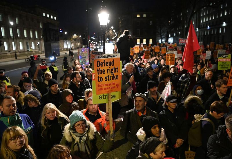 Nastavnici i državni službenici pokrenuli štrajk u Velikoj Britaniji
