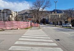 Posljedice vjetra u Mostaru i razbacano smeće po ulicama 