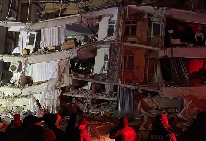 Razoran potres pogodio Tursku: U sedam gradova najmanje 118 poginulih, stotine ozlijeđenih