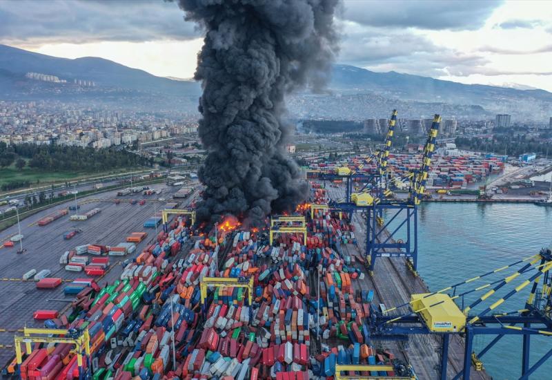 Požar u luci Iskenderun u Hatayu i dalje aktivan - Posljedice razornog potresa u Turskoj: Požar u luci i dalje aktivan