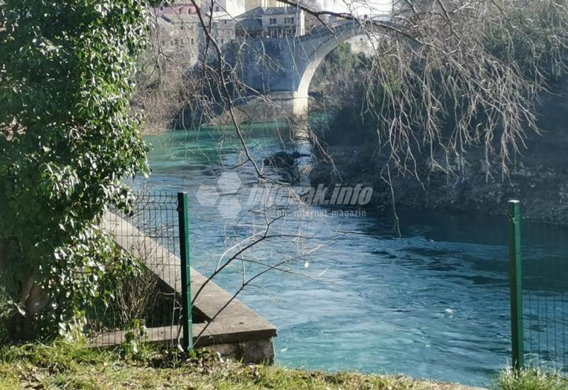 Mostar: Pobjegao iz sudnice i skočio u Neretvu - Mostar: Bjegunac pronađen i uhićen 