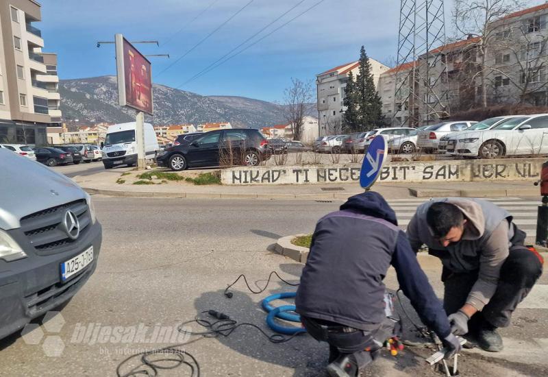 Postavljanje rasvjete - Mostar: Kobni pješački prijelaz dobiva led rasvjetu