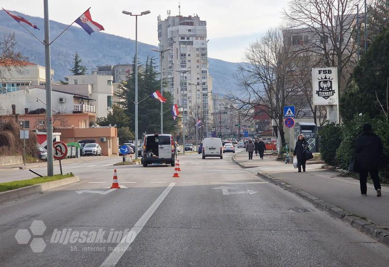 Postavljanje rasvjete - Mostar: Kobni pješački prijelaz dobiva led rasvjetu
