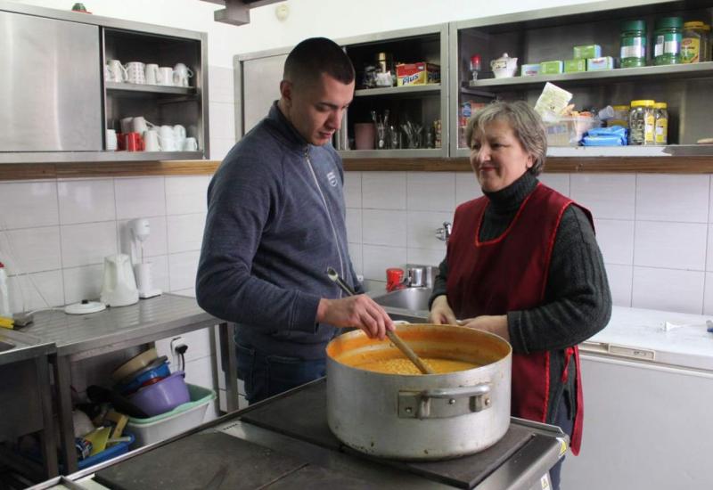 Pučke kuhinje hrane gotovo 18.000 ljudi u BiH