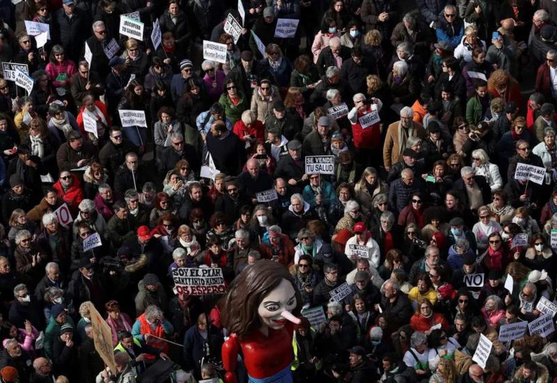 Stotine tisuća građana na ulicama: "Sustav zlostavlja zdravstveno osoblje i pacijente"