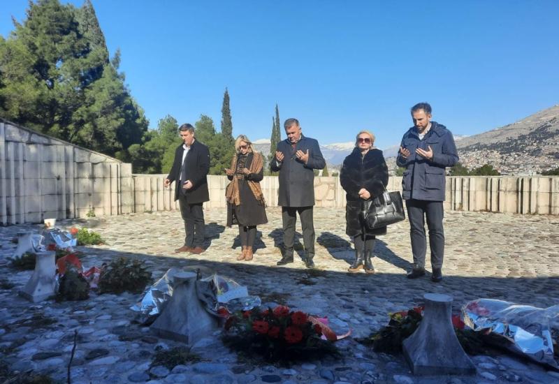 Partizansko spomen obilježje - Dan oslobođenja grada Mostara od fašizma: Položeno cvijeće i odana počast antifašistima