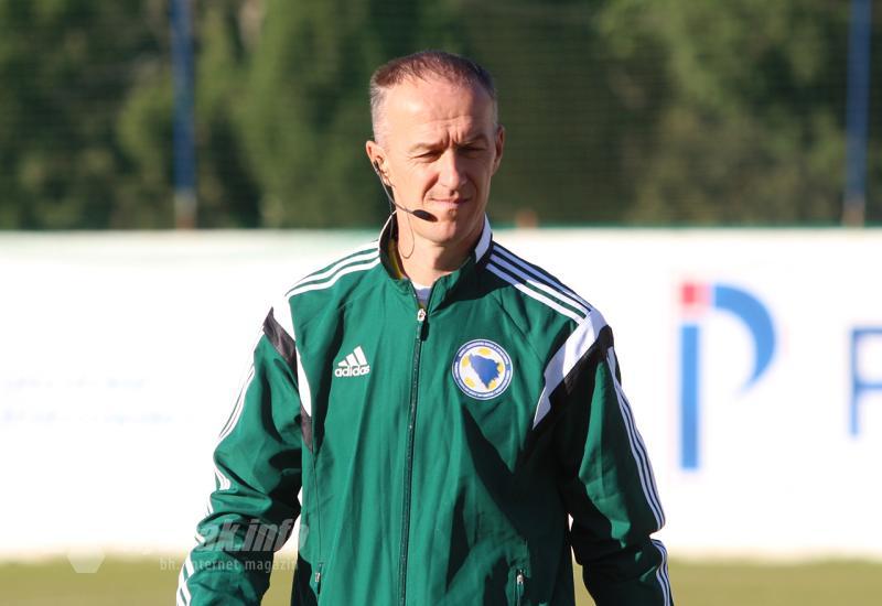 Bivši nogometni sudac Goran Paradžik predstavlja knjigu ''I suci su samo ljudi''