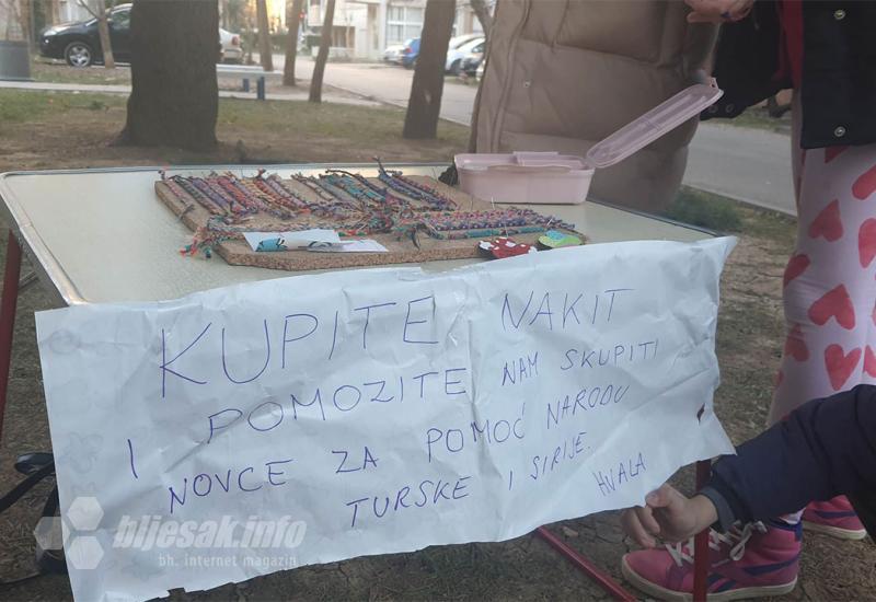 Mostar: Ručno rađene narukvice mališani ponudili za stradale u potresima 