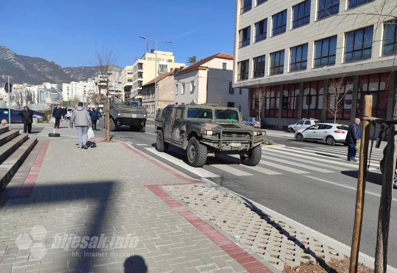 Rumunjska vojna policija na ulicama Mostara - Rumunjska vojna policija na mostarskim ulicama