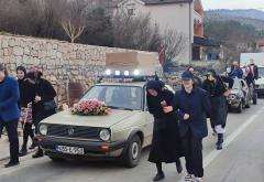 Povorka s Putinom okupila se u Čapljini, dostavljena i Sebijina diploma