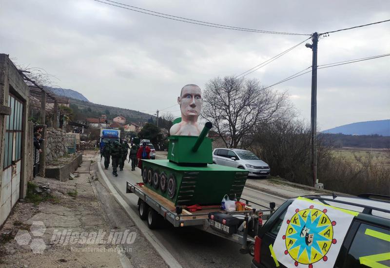 Povorka s Putinom okupila se u Čapljini, dostavljena i Sebijina diploma