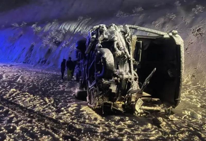 Nesreća na autocesti u Hrvatskoj: Prevrnuo se autobus, smrtno stradala jedna osoba