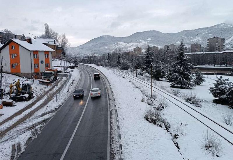 Snijeg u BiH: Prometne nesreće i ograničena isporuka struje