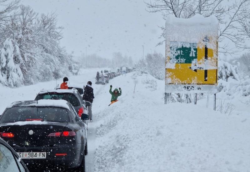 Foto: HRT - Hrvatska još blokirana zbog snijega