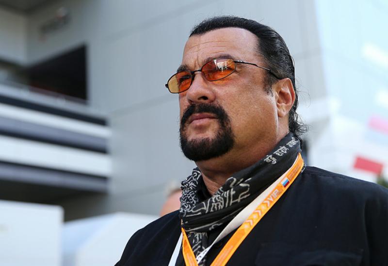 Steven Seagal - Vladimir Putin odlikovao Stevena Seagala