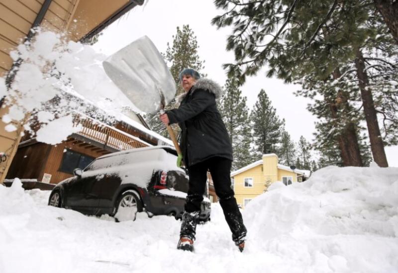 Milijuni stanovnika Kalifornije suočeni s neuobičajeno obilnim sniježnim padalinama
