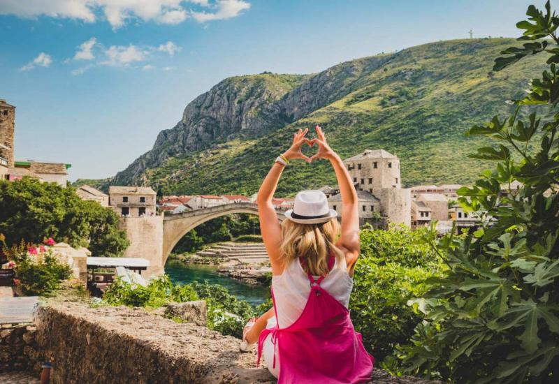 Hrvatski magazin za 'girls trip' preporuča Mostar: "Nudi štošta za istražiti"