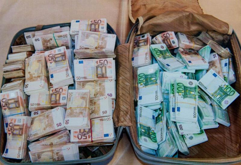 Mostar: Uhićena trojka koja je ukrala muškarcu torbicu sa 10.000 eura