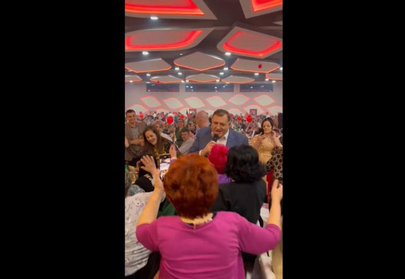 VIDEO | Dodik zapjevao damama: Uloga žena je neprocjenjiva za SNSD