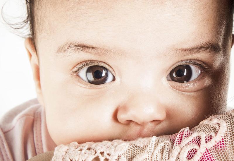Pogledajte video koji pokazuje koju boju očiju će imati tvoja beba