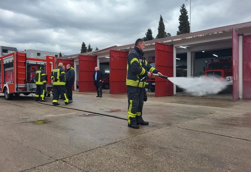 Vatrogasna jedinica Grada Mostara bogatija za jedno vatrogasno vozilo - Mostarski vatrogasci bogatiji za jedno vatrogasno vozilo